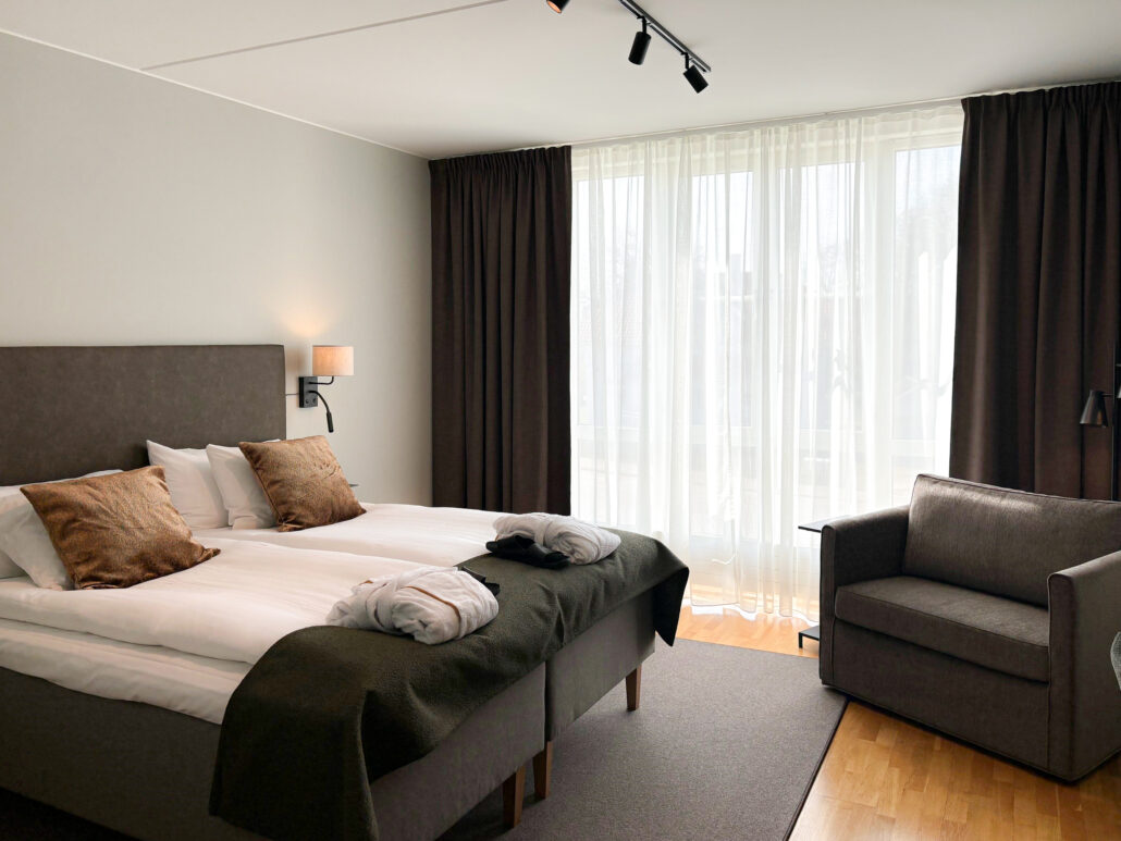 inredning och möbler på hotellrum
